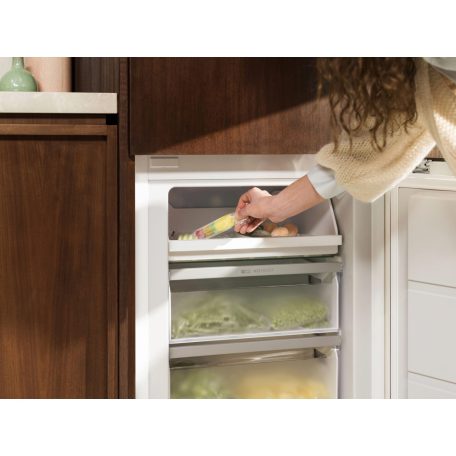 Electrolux ENA7NE18S beépíthető alulfagyasztós kombi hűtő, 177,2 cm