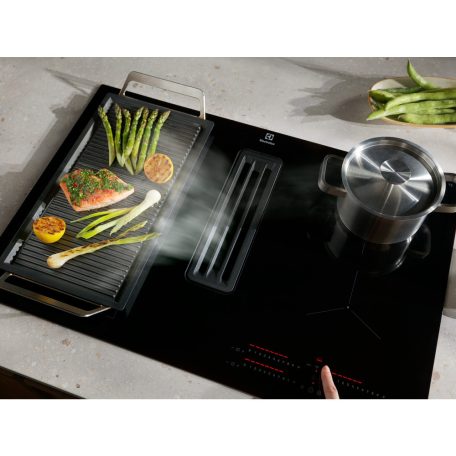 Electrolux KCC83443 indukciós főzőlap beépített páraelszívóval 80 cm - ComboHob