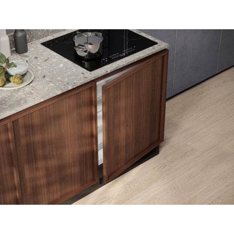 Electrolux LXB2AE82S Beépíthető hűtőszekrény, 81.9 cm