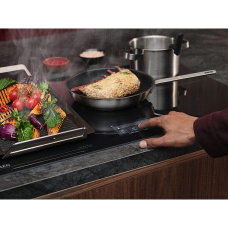 AEG TH85IH50IB beépíthető Indukciós főzőlap, Hob2Hood, 80 cm