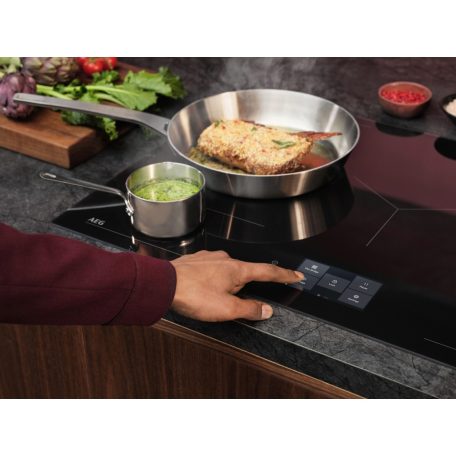AEG TH85IH50IB beépíthető Indukciós főzőlap, Hob2Hood, 80 cm